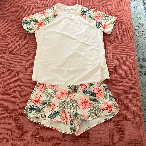 Beach outfit / swim outfit  floral print women’s large top medium short - Picture 16 of 16